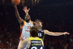 Galata uzvratila, Efes u finalu