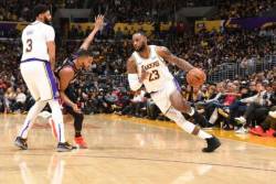 Tripl-dabl Džejmsa, Adetokunbo dominirao