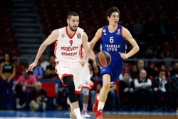 Efes kroz iglene u&scaron;i
