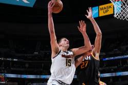Denver po sistemu &quot;toplo-hladno&quot;, Jokić niže tripl-dablove (video)