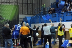 Letele stolice u Nik&scaron;iću! (video)