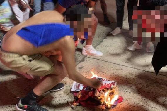 U Filadelfiji spaljuju Simonsove dresove (video)