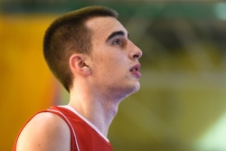 U16: Brutalna partija Pecarskog