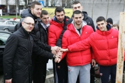 Večiti zajedno sadili drveće