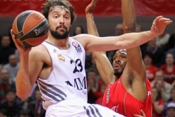 Real te&scaron;ko, Olimpijakos lako do trijumfa