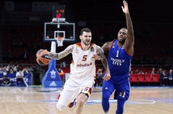 Micov odličan, Efes izaziva Zvezdu