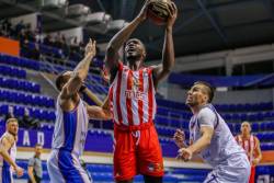 Zvezda trojkama i odbranom perimetra do pobede