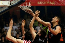 Partizanu Derbi  i prvo mesto