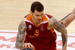 Micov obeležio derbi kola
