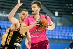 Brutalni Petru&scaron;ev, Mega lako sa Splitom