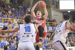 Avramović uzalud pogađao