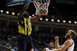 Fener se provukao, Bogdanović odličan