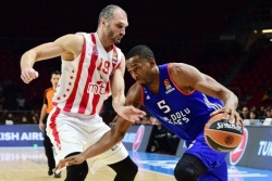 Efes "stotkom" počistio Zvezdu