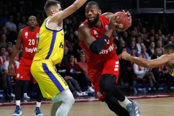 Bajern ne zna za poraz, Monro dominirao