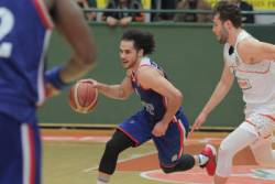 Efes i Tofa&scaron; pro&scaron;li u drugu rundu plej ofa