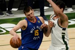 Jokić se igrao sa Milvokijem, Bogdanović se vratio na teren (video)