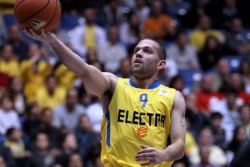 Divac potpisao Farmara