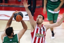 Olimpijakos poveo, odlični Milutinov
