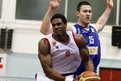 Olimpija jača u reketu