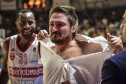Bruks cepao mrežicu, a Poceko sebe