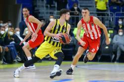 Tvrdo u Istanbulu, Fenerbahče bolji od Zvezde