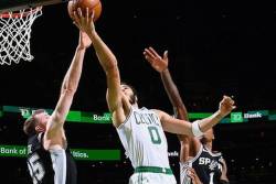 Tejtum brojao do 60, Boston nadoknadio minus 32